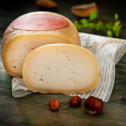 Pascualino cheese made with raw sheep's milk