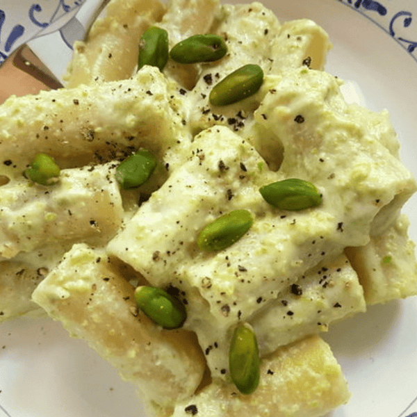 Easy and Fast Farfalle with Pistachio Cream Sauce Dish