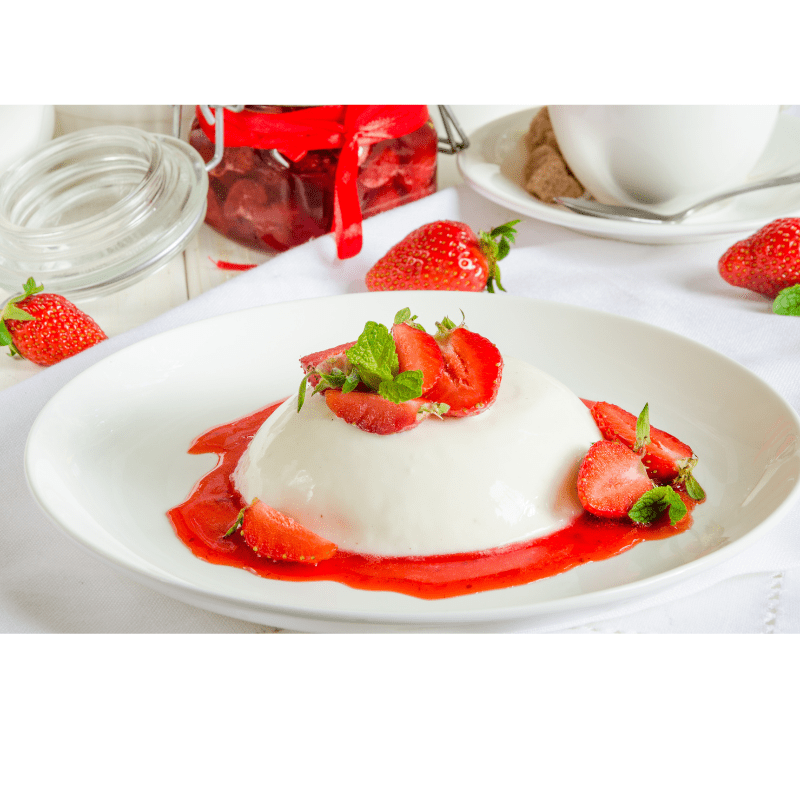 Nuvola di Fragole: Panna Cotta alla Vaniglia con Composta di Fragole